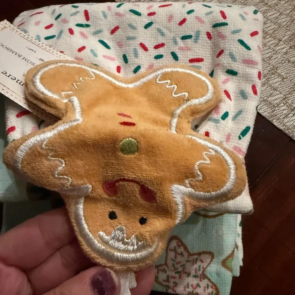 Cupcakes & Cashmere Christmas kitchen Towel Set NEW with tags